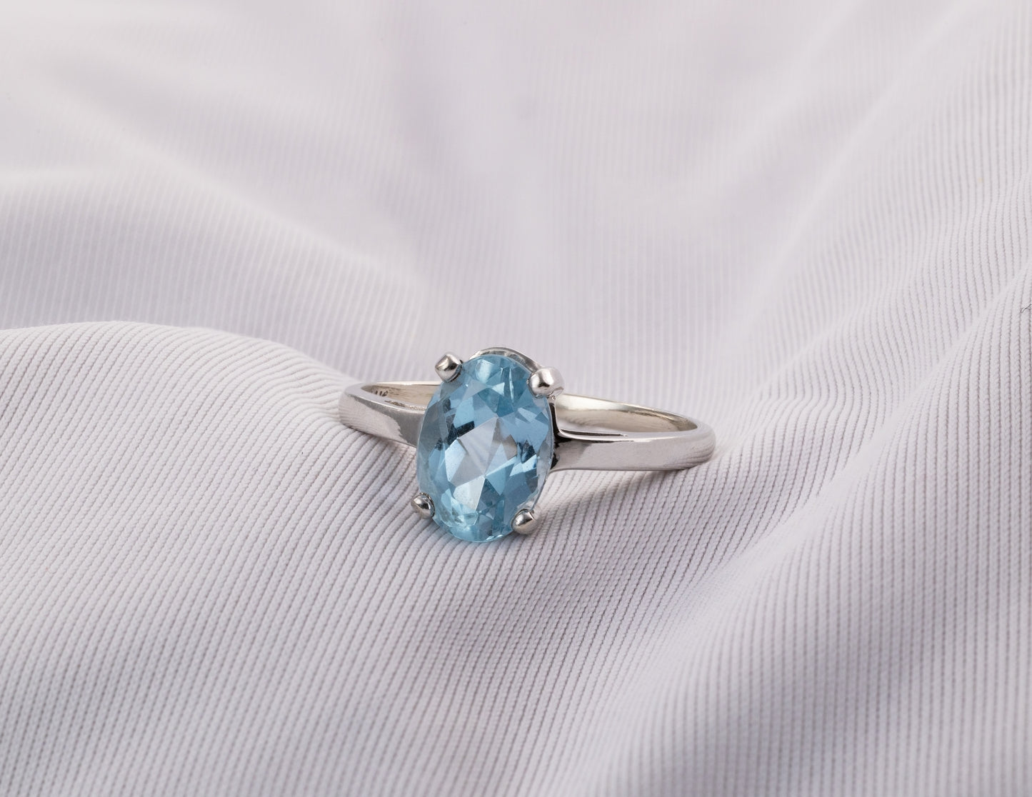 Aquamarine Ring in White Gold